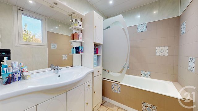 maison à vendre - 6 pièces - 122.0 m2 - LA FERTE GAUCHER - 77 - ILE-DE-FRANCE - Century 21 Lemaire Immobilier